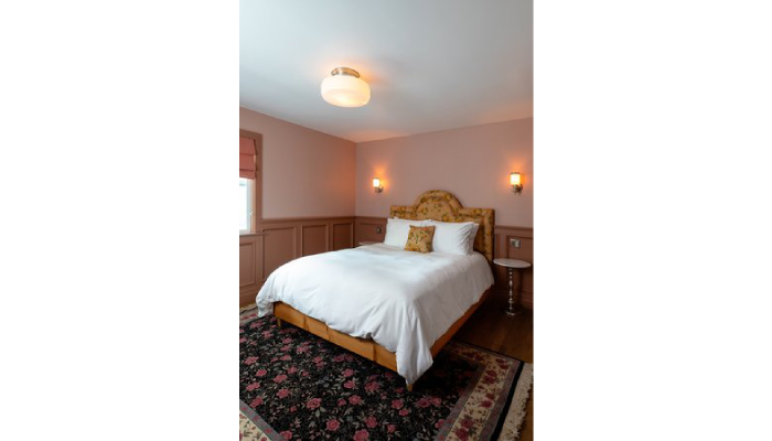 Best Lodge Vs. Hotel: Which One Is Right For Your Stay?